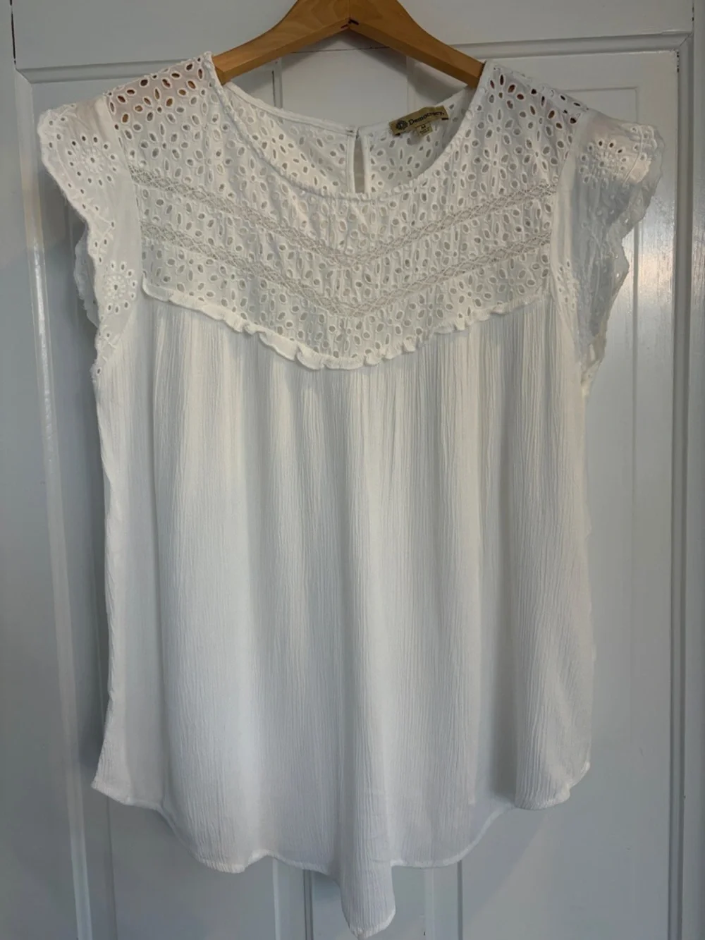 Democracy White Eyelet Yoke Cap Sleeve Top Size Medium - Picture 5 of 6